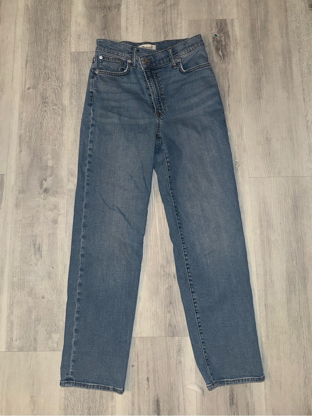 Madewell Straight-Leg V Cut Women’s Jeans — Medium Blue Wash